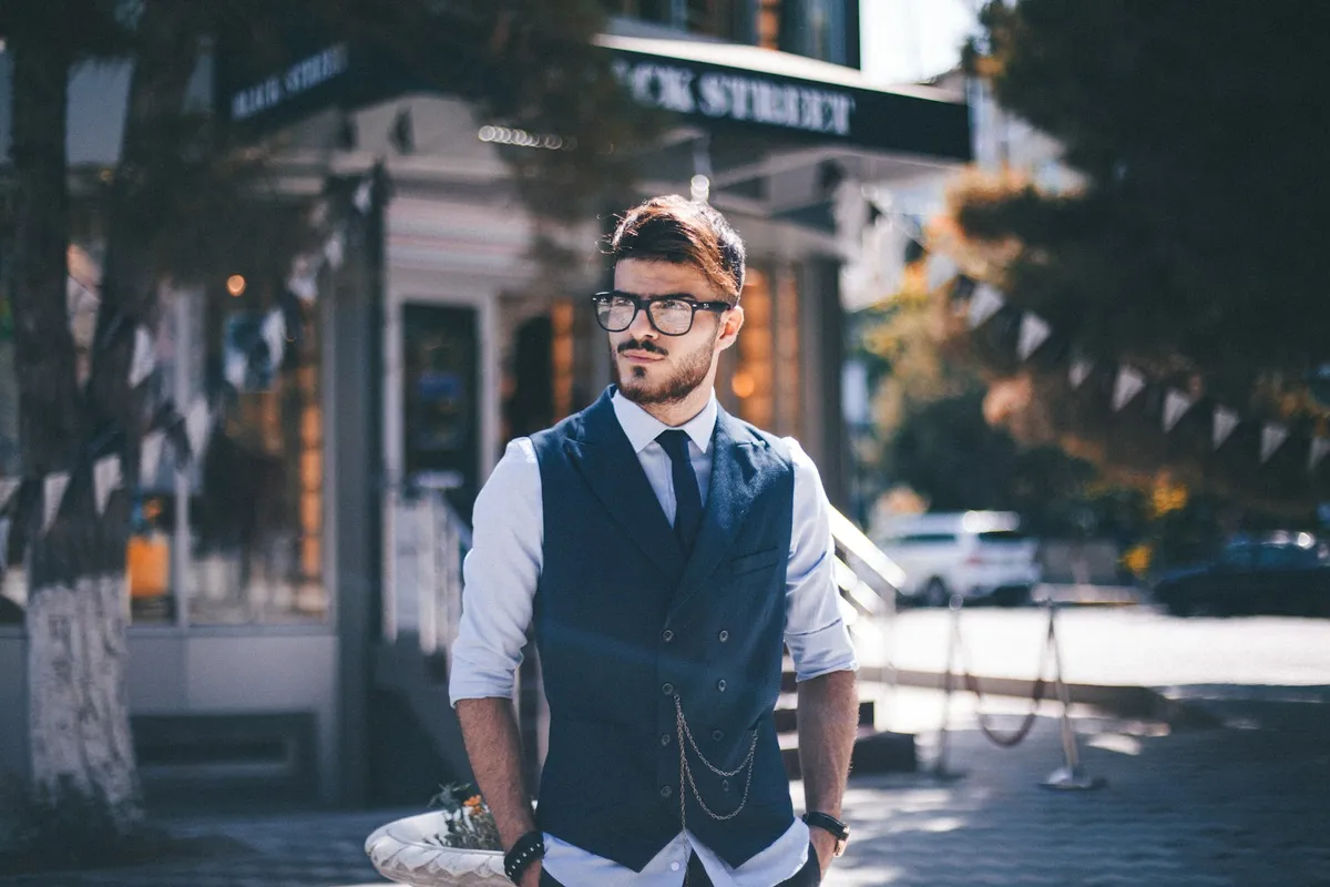 What to Text a Girl After Getting Her Number (+ Examples)