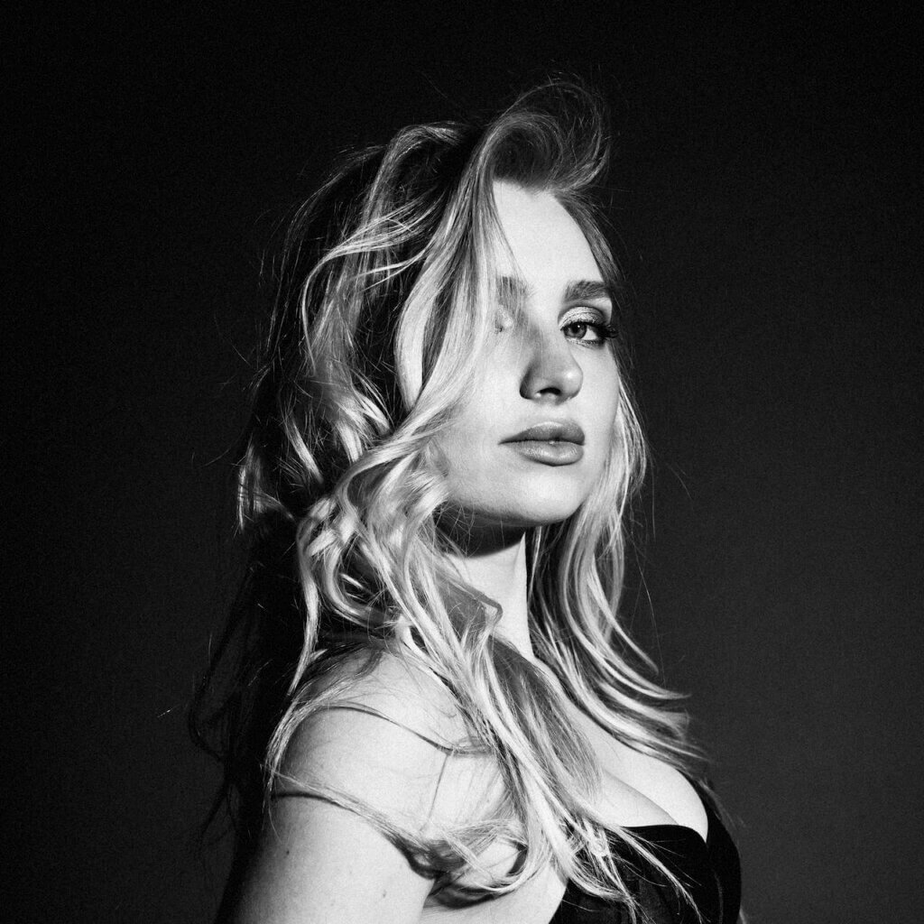 Eye Contact Attraction How to Gauge Her Interest Effortlessly