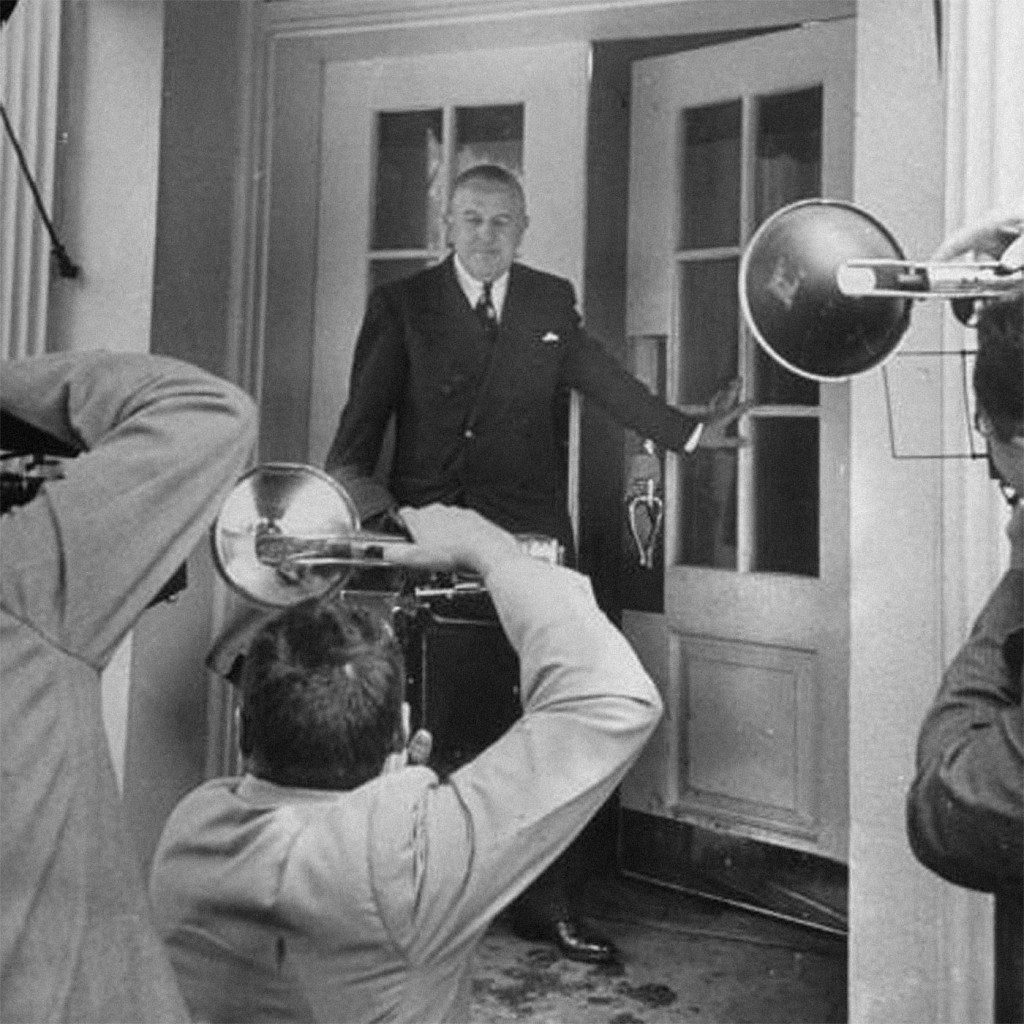 Want to make a good first impression and command authority with an air of confidence? Here, John Corcoran shows us how to enter a room like a boss.
